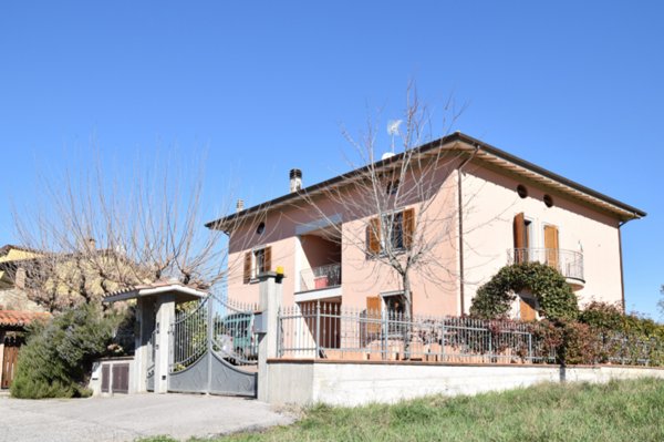 casa indipendente in vendita a Perugia in zona Fontignano
