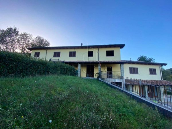 casa indipendente in vendita a Perugia in zona Parlesca