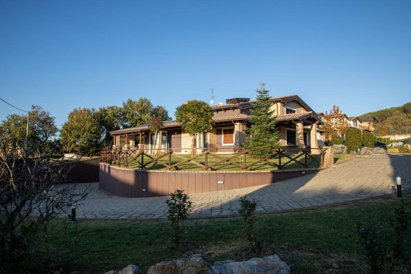 casa indipendente in vendita a Perugia in zona Villa Pitignano