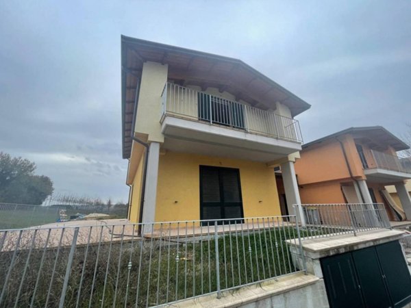 casa indipendente in vendita a Perugia in zona Fontignano