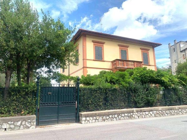 casa indipendente in vendita a Perugia in zona Monteluce