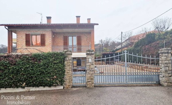 casa indipendente in vendita a Perugia in zona Montebello