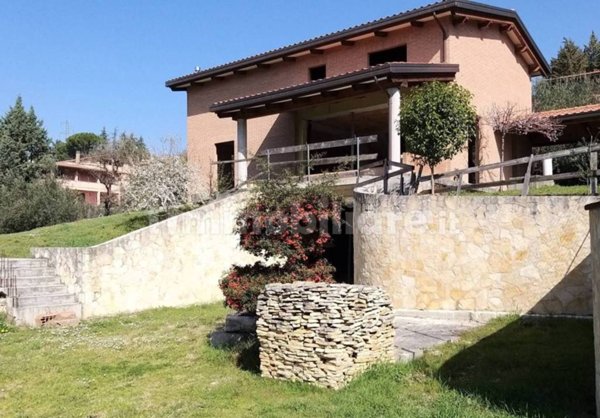casa indipendente in vendita a Perugia in zona Madonna Alta