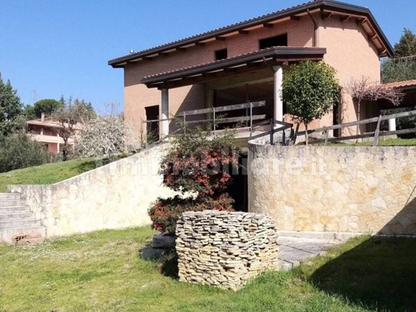 casa indipendente in vendita a Perugia in zona Madonna Alta