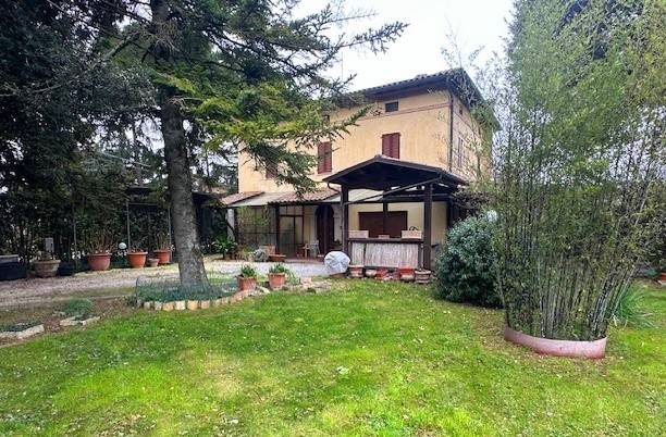 casa indipendente in vendita a Perugia in zona Santa Maria Rossa