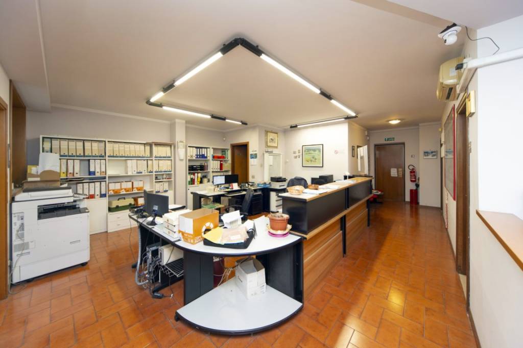 ufficio in vendita a Perugia in zona Madonna Alta
