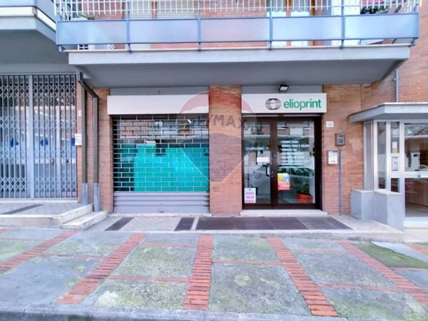 locale commerciale in vendita a Perugia in zona Prepo
