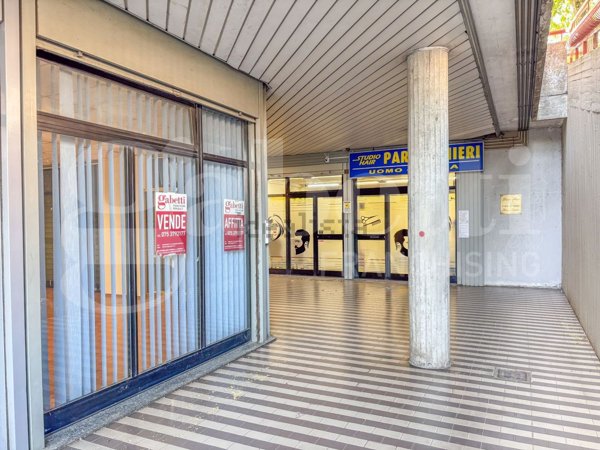 locale commerciale in vendita a Perugia in zona Madonna Alta