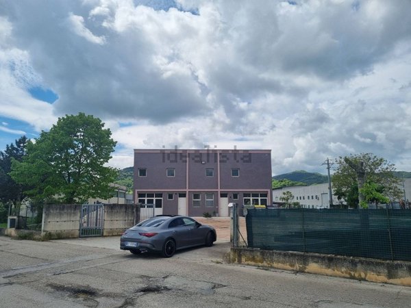 capannone in vendita a Perugia in zona Ponte Pattoli
