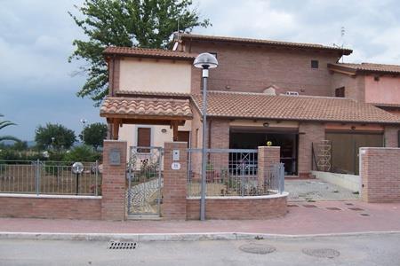 casa indipendente in vendita a Perugia in zona Centro Città