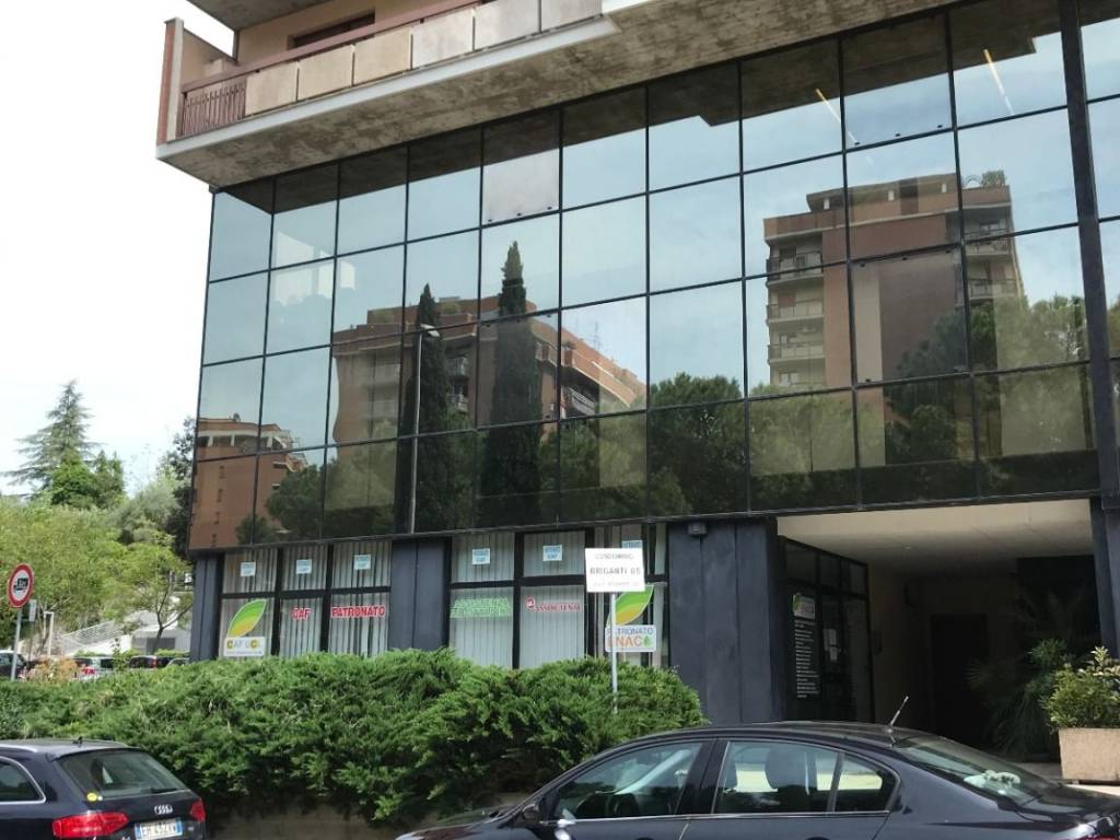 ufficio in vendita a Perugia in zona Prepo