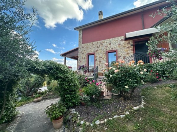 casa indipendente in vendita a Perugia in zona Centro Città