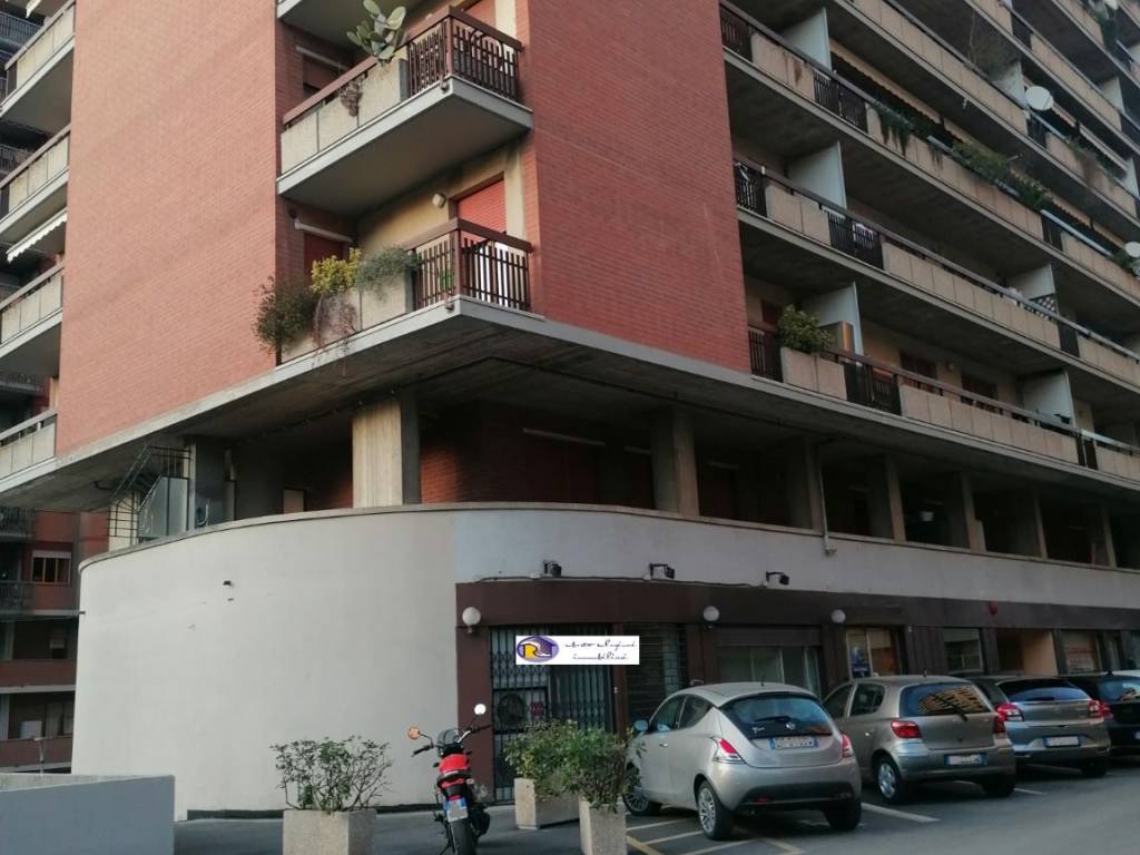negozio in vendita a Perugia in zona Madonna Alta