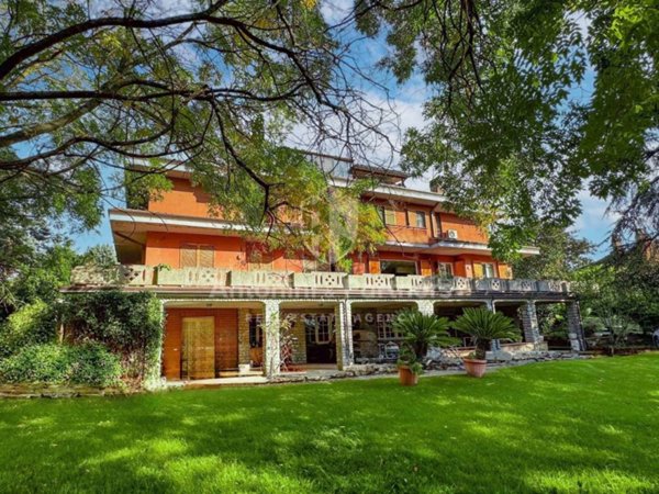 casa indipendente in vendita a Perugia in zona Centro Città