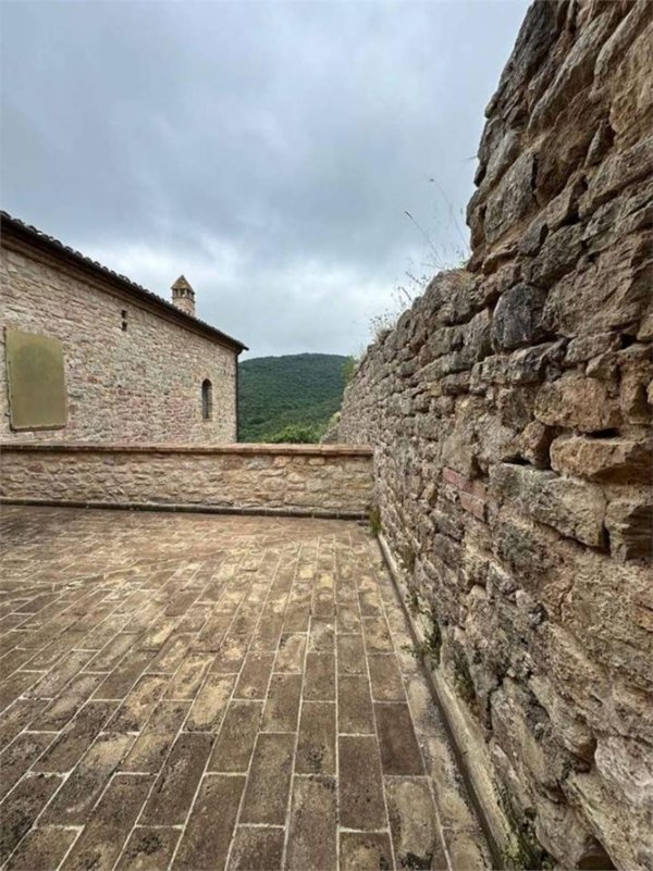 casa indipendente in vendita a Perugia in zona Santa Lucia
