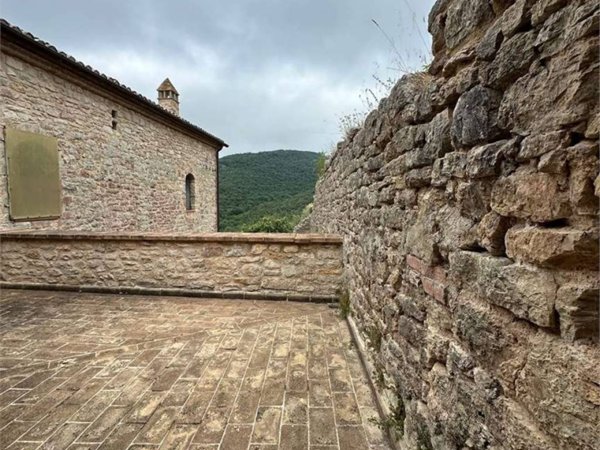 casa indipendente in vendita a Perugia in zona Ferro di Cavallo