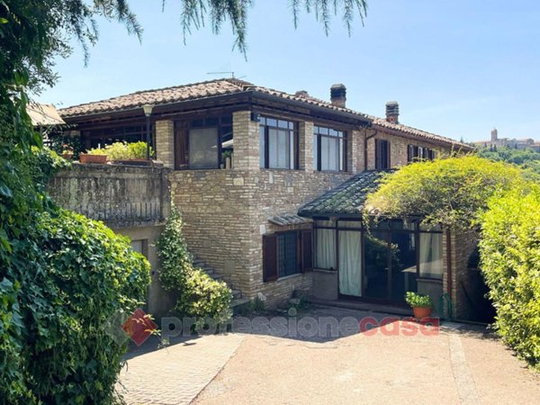 casa indipendente in vendita a Perugia in zona Monteluce
