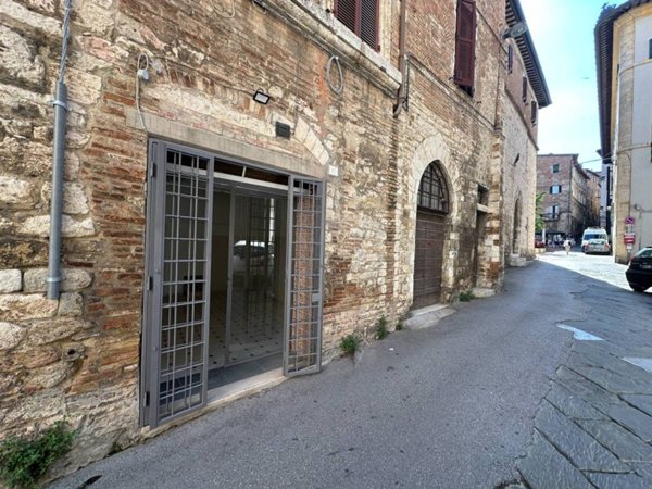 negozio in vendita a Perugia in zona Centro Città