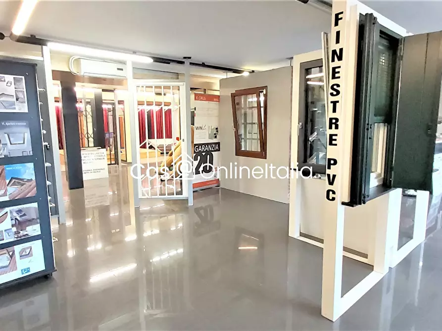 locale commerciale in vendita a Perugia in zona Sant'Andrea delle Fratte