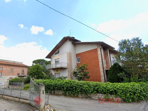 casa indipendente in vendita a Perugia in zona Castel del Piano