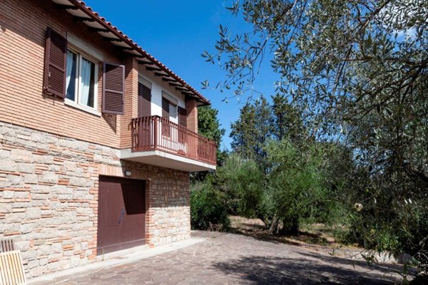 casa indipendente in vendita a Perugia in zona Fontignano