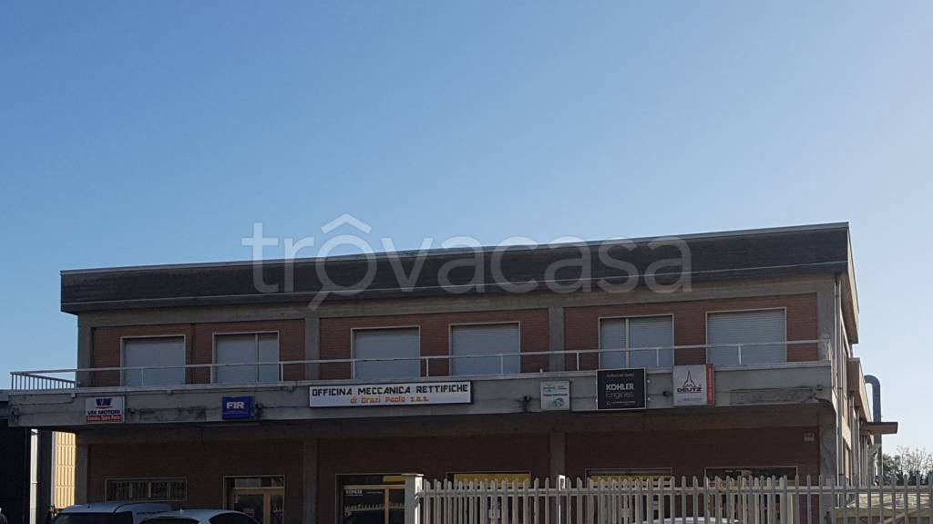 locale commerciale in vendita a Perugia in zona Montebello
