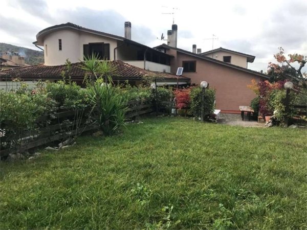 casa indipendente in vendita a Perugia in zona Cenerente