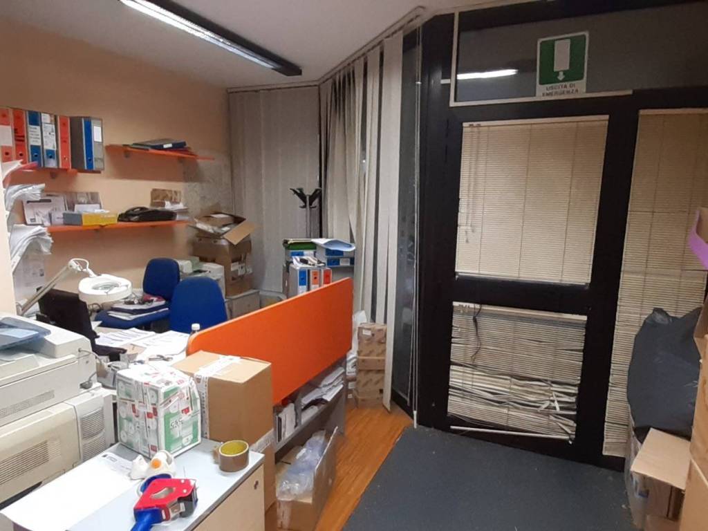 negozio in vendita a Perugia in zona Lacugnano