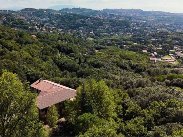 casa indipendente in vendita a Perugia in zona Ferro di Cavallo
