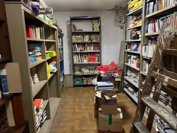 locale di sgombero in vendita a Perugia in zona XX Settembre