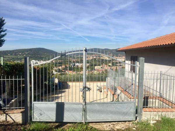 casa indipendente in vendita a Perugia in zona Prepo