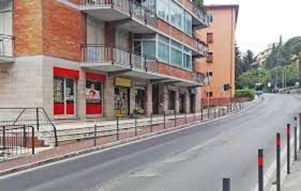 negozio in vendita a Perugia in zona Filosofi
