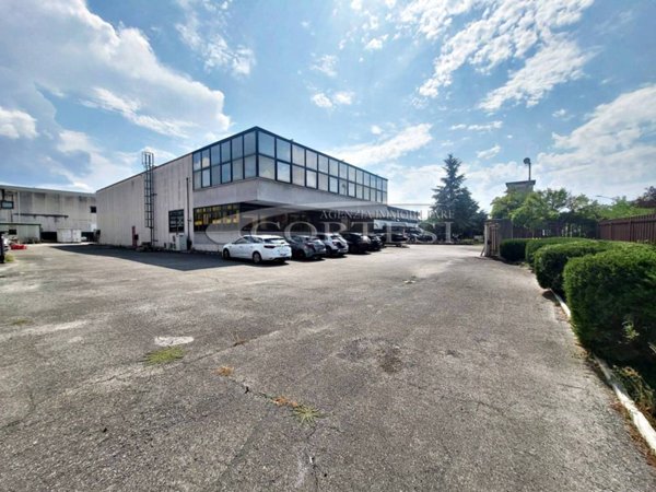 negozio in vendita a Perugia in zona Ponte Valleceppi