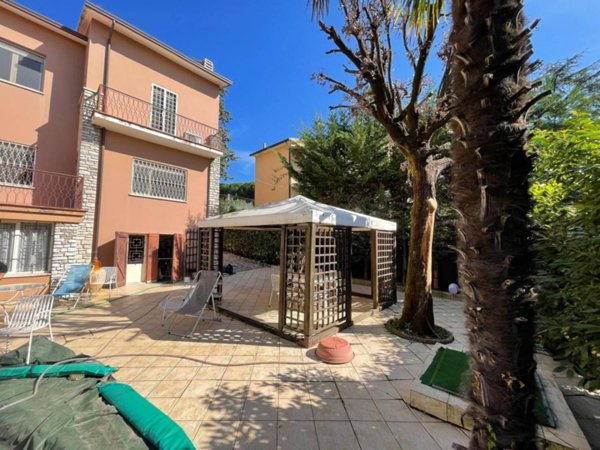 casa indipendente in vendita a Perugia in zona Centro Città