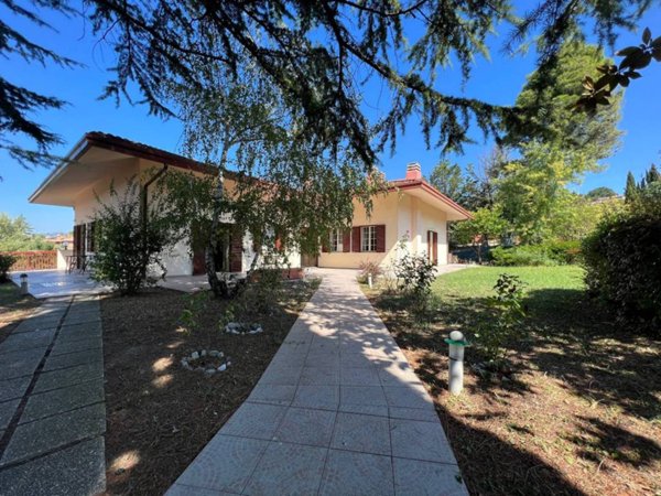 casa indipendente in vendita a Perugia in zona Madonna Alta