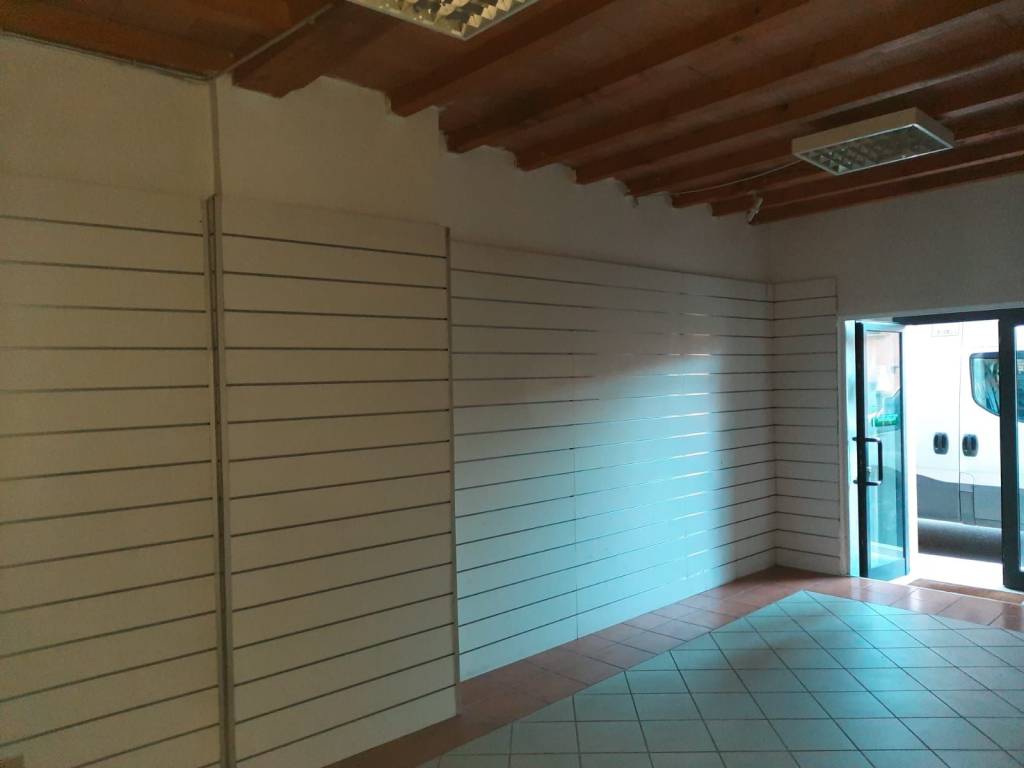 negozio in vendita a Perugia in zona Elce