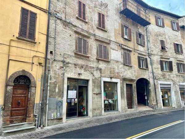 negozio in vendita a Perugia in zona Centro Città