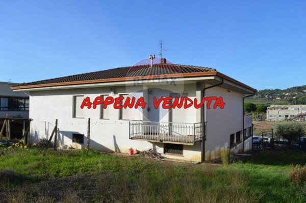 casa indipendente in vendita a Perugia in zona Madonna Alta