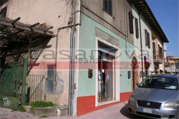 locale commerciale in vendita a Perugia in zona Filosofi