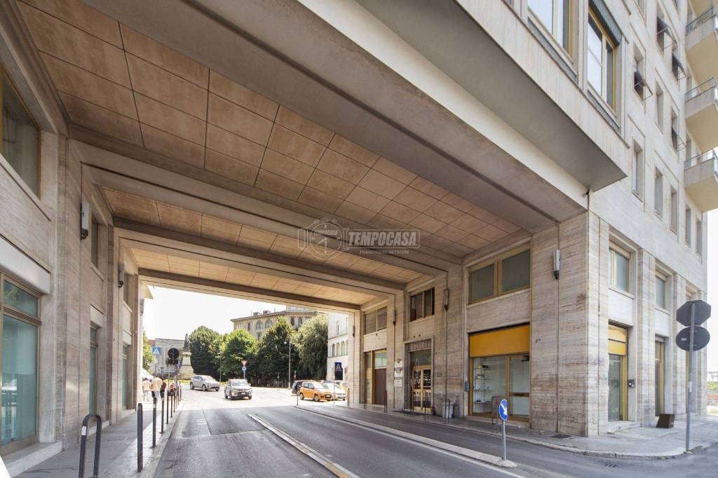 negozio in vendita a Perugia in zona Centro Città