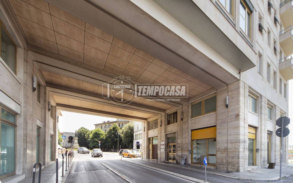 negozio in vendita a Perugia in zona Centro Città