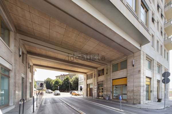 locale commerciale in vendita a Perugia in zona Case Bruciate