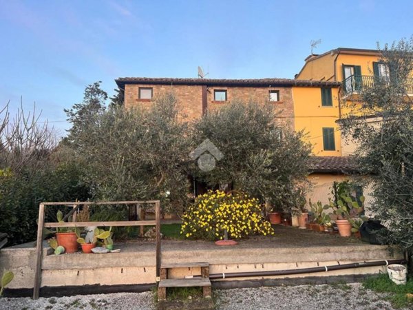 esavano in vendita a Perugia in zona Monteluce