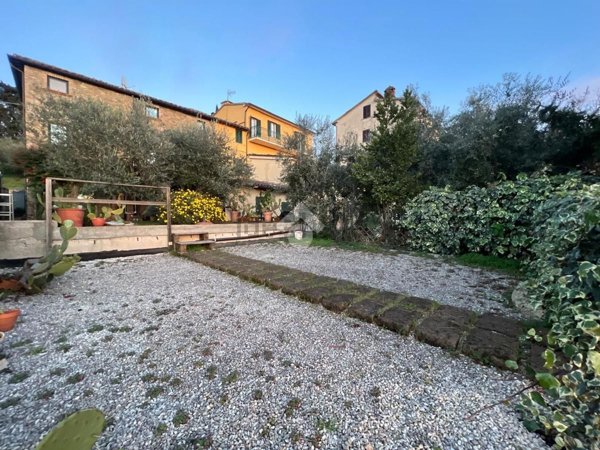 esavano in vendita a Perugia in zona Monteluce
