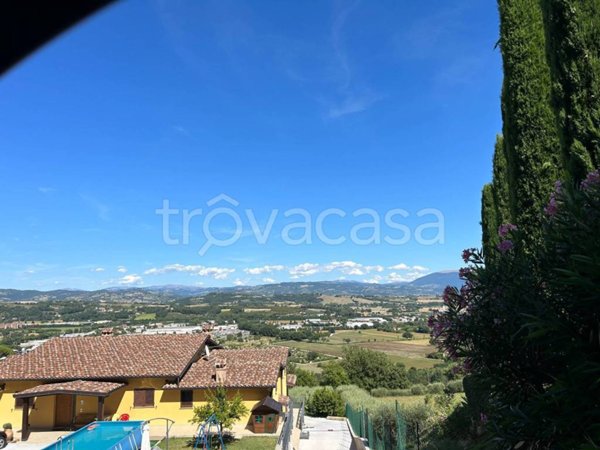 casa indipendente in vendita a Perugia in zona Casaglia