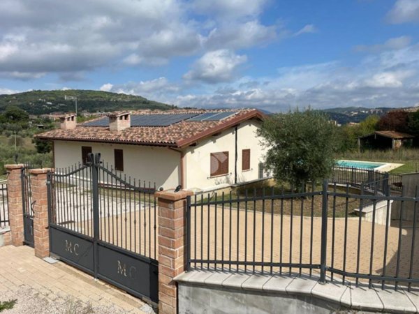 casa indipendente in vendita a Perugia in zona Prepo