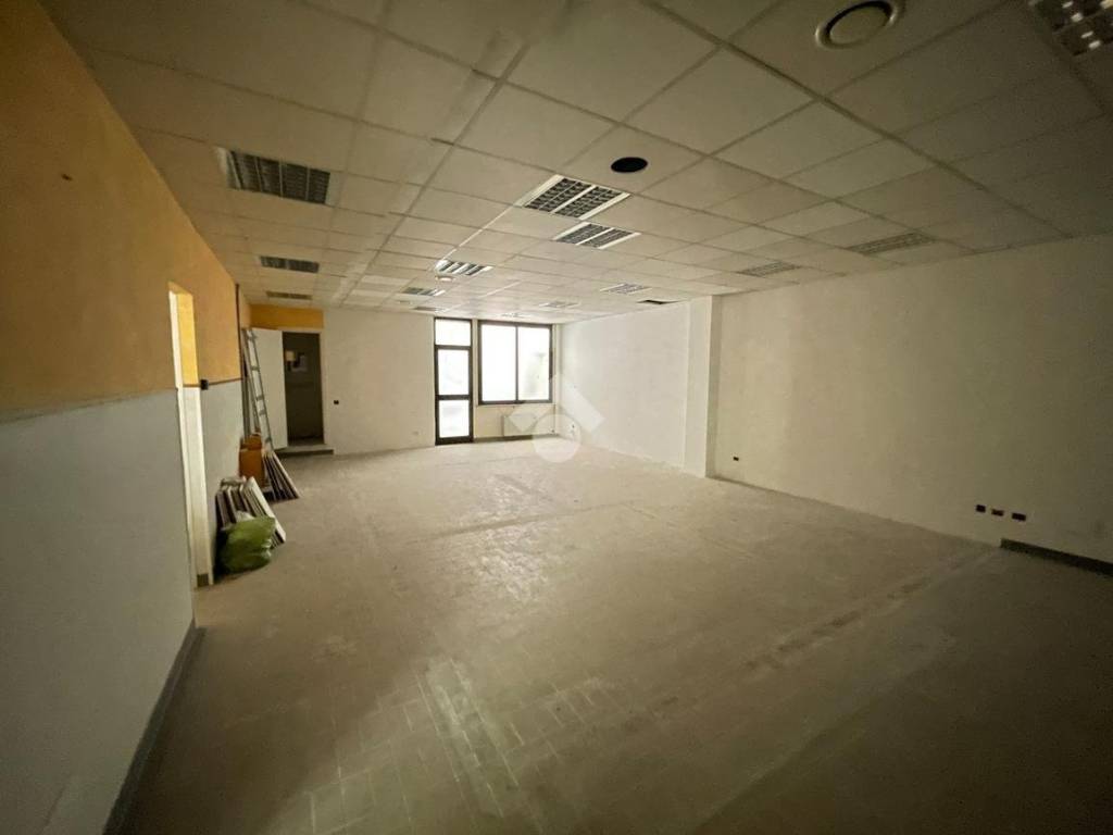 negozio in vendita a Perugia in zona Madonna Alta