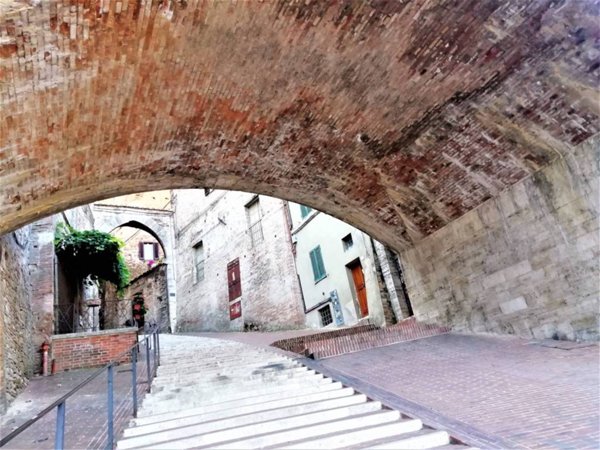 negozio in vendita a Perugia in zona Lacugnano