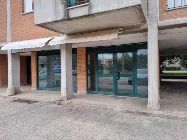 negozio in vendita a Perugia in zona Ponte Felcino