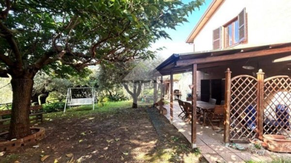 casa indipendente in vendita a Perugia in zona Cordigliano